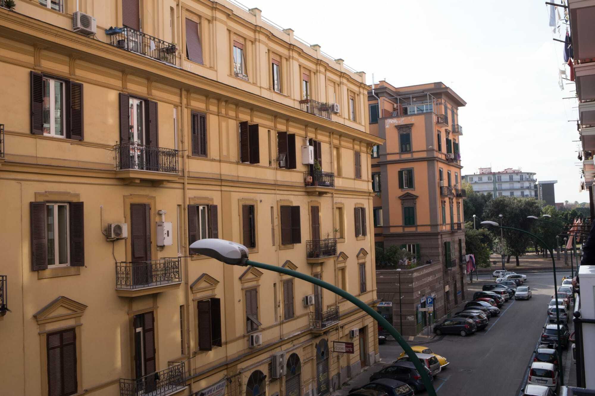 B&B Sosta Flegrea Napoli Bagian luar foto